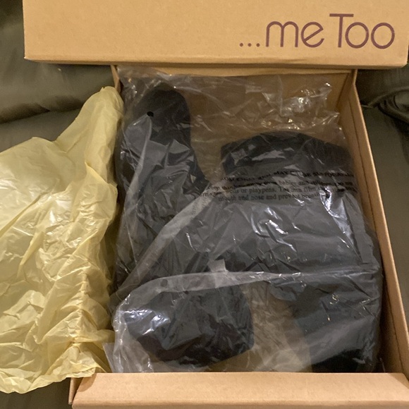 *NIB* me Too Zola Slip-on Black Ankle Bootie - Picture 8 of 8